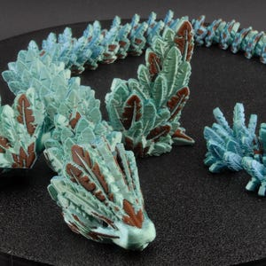 Vliegende slangdraak: beweegbaar fantasiedraakspeelgoed met scharnieren | 3D-geprint verzamelobject met gevederd bladontwerp