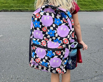 Happy Face Kinderrucksack mit karierten und floralen Akzenten