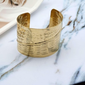 Hammered & Etched Brass Cuff Bracelet – Wide Adjustable Boho Bangle, Handmade Tribal Style Unisex Jewelry, Minimalist Statement Piece
