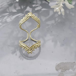 Arthritis Ring Adjustable Brass – Beaded V-Shape Open Finger Splint for Joint Pain Relief, Lightweight Boho Support Ring, Handmade Jewelry