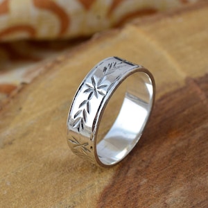Silver Engraved Floral Band Ring – Vintage Nature-Inspired Jewelry – Handmade Solid Band Ring – Women’s Everyday Wear Gift
