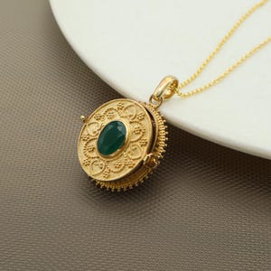 Brass Poison Box Pendant with Green Onyx Gemstone – Vintage Boho Locket Necklace, Hidden Compartment Jewelry, Handmade Gift