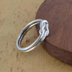 Sterling Silver Knot Ring – Minimalist 925 Silver Love Knot Band, Handmade Unisex Promise Ring, Simple Everyday Jewelry
