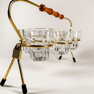 Schnapsgläser-Set mit Messingständer · Holzgriff · 6 Gläser · 1960er · West Germany — Shot Glass Set with Rack · Wooden Handle· 1960s