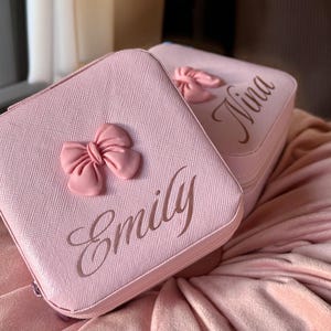 Custom Travel Jewelry Box – Personalized Bridesmaid Gift • Wedding Day or Bachelorette Favor • Jewelry Organizer