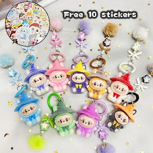 Mini Labubu mit Hut Plüsch Schlüsselanhänger, Free 10 Labubu Aufkleber, Kawaii Labubu Zubehör, Taschenanhänger, Mini Labubu Schlüsselanhänger, Kawaii Labubu Geschenk