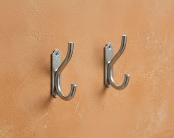Lot de deux crochets muraux chromés - Crochets pour peignoir faits main martelés pour salle de bain