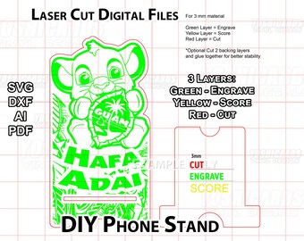 Puede incluir: Archivo digital de corte láser verde para un soporte de teléfono DIY. El diseño presenta un león de dibujos animados sosteniendo un emblema de Guam, con las palabras "Hafa Adai" y "DIY Phone Stand". Incluye formatos de archivo SVG, DXF, AI y PDF.