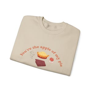Uroczy sweterek Apple of My Pie, unisexowy, okrągły dekolt, przytulny prezent dla miłośników jedzenia, idealny na jesień, odzież na Święto Dziękczynienia