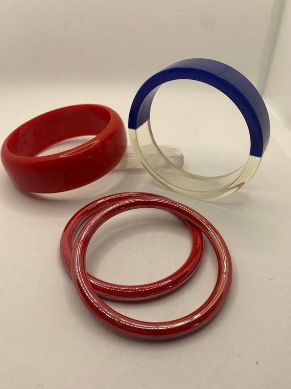 Vintage Red white and Navy blue Lucite Bangle Bund