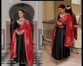 Belle robe longue noire Anarkali : Salwar Kameez ready-made avec costume Bandhani Dupatta