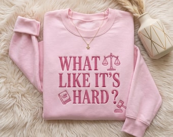 Bluza z haftowanym napisem „What Like It's Hard Law”, bluza z okrągłym dekoltem dla prawnika, koszulka na zakończenie studiów prawniczych, prezent dla przyszłego prawnika