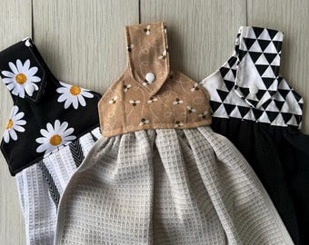 Hanging tea towel for laundry, kitchen, bathroom - Blacks and Bees