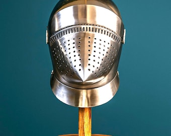 Elmo a bacinetto da cavaliere medievale con testa di maiale, acciaio calibro 18, replica indossabile di un teschio di cane.