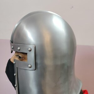 Handgeschmiedeter Barbuta Helm: 15th Century Italienische Ritterrüstung (18G Stahl) Bild 13