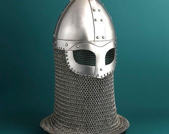 Casco vikingo Vendel: Máscara nórdica de acero con cota de malla.