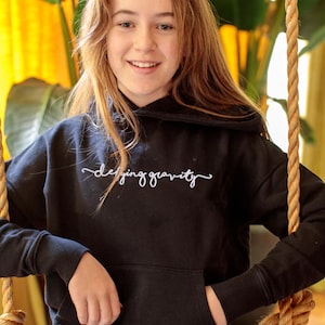 Geborduurde Defying Gravity Wicked Musical-hoodie voor jongeren | Broadway-shirt | Elphaba en Glinda Wicked-sweater | Wicked-hoody