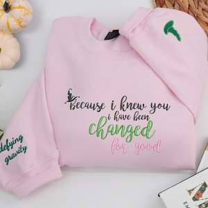 Geborduurd shirt met muzikaal citaat van Wickeds | Voor altijd veranderd sweater | Defying Gravity Elphaba-hoody | Cadeau voor fans van Broadway-musicals Movie