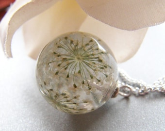 Queen Anne's Lace Flowers in Resin Necklace, Pressed Flower, Beautiful Snowflake Pendant for Nature Lovers, Gift for Her