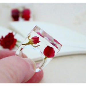 Rose Resin Ring, Red Rosebuds Ring, Transparent Resin, Statement Ring, Valentines Gift for Her, Real Flower Jewelry, Botanical Jewelry