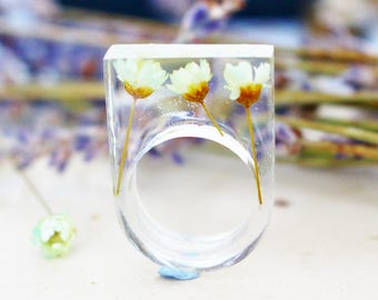 Daisy Ring, Flower Jewelry, Dried Flower, Statement Jewellery, Transparent Resin, Nature Ring, Botanical, Gift for Her, April Birth Flower