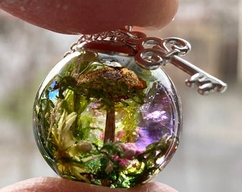 Collar de setas reales, collar terrario de bosque mágico, joyería de resina inspirada en el bosque, regalo botánico para ella