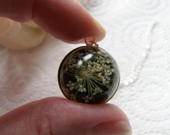 Queen Annes Lace Necklace, Real Flower, Botanical Necklace, Snowflake Necklace, Resin Pendant, Eco Friendly, Gift for Her, Jewelry for Women