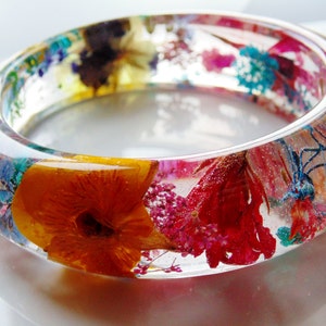 Flower Resin Bangle, Eco Friendly Resin Bracelet, Pressed Flower Jewelry, Rainbow Flower Bangle, Gift for Her