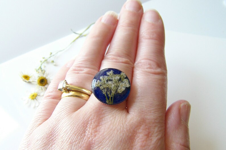 Blue Resin Ring, Pressed Flower Blue Ring, Gift for Women, Botanical Ring, Pressed Flower Jewelry image 4