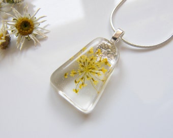 Resin Pressed Flower Necklace, Bridal Jewelry, Flower Pendant, Yellow Necklace, Bridal Jewelry, Gift for Her, Jewelry for Women