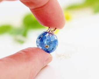 Forget-Me-Not Sphere, Handmade Resin Globe with Real Flowers, Dainty and Unique Nature-Inspired Keepsake for Memorabilia