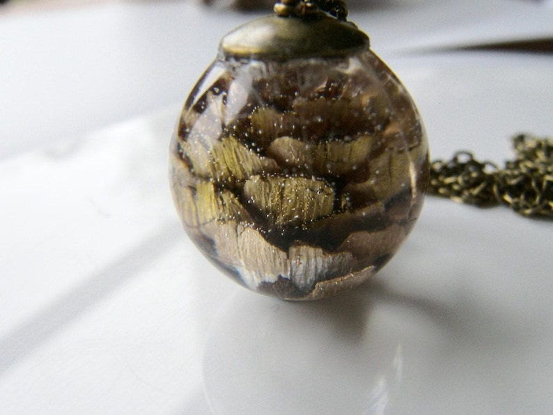 Ketting met dennenappelharsbol, milieuvriendelijke hars, bossieraden afbeelding 8