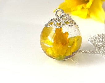 Real Daffodil Resin Necklace, Preserved Flowers, Botanical Jewellery, Mothers Day Gift, Welsh Flower, Springtime Jewellery, Gift for Her