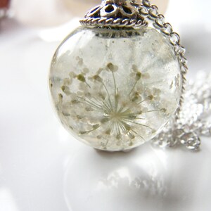 Real Queen Anne's Lace Snowflake Flower Resin Sphere Necklace, Botanical Jewellery, Pressed Flower Gift