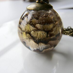 Ketting met dennenappelharsbol, milieuvriendelijke hars, bossieraden afbeelding 3