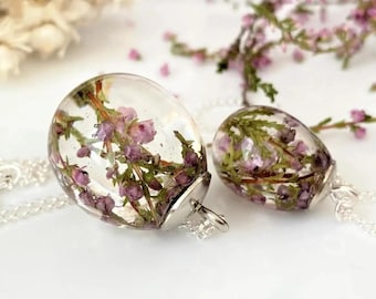Colar Scottish Heather: Pingente em resina em formato de lágrima, corrente em prata de lei