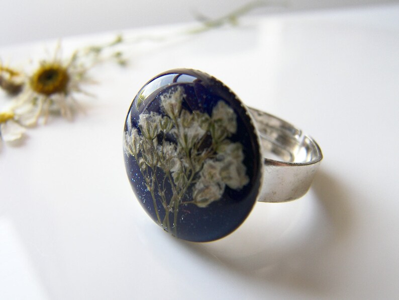 Blue Resin Ring, Pressed Flower Blue Ring, Gift for Women, Botanical Ring, Pressed Flower Jewelry image 2