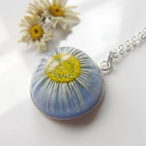 Daisy Necklace, Pressed Flower Jewelry, Resin Jewelry, Real Flower Necklace, Resin Flower Necklace, Gift for Her, April Birth Flower