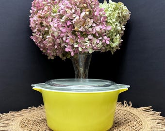 Pyrex 473 Vintage Yellow with Glass Lid, 1 QT Primary Colors Bowl and Saucepan, Retro Kitchenware Collection, Pyrex USA