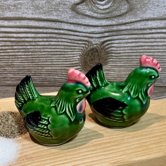 緑の雄鶏が描かれたヴィンテージの陶器製ソルト＆ペッパーシェーカー 