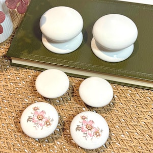Lot de 6 boutons et poignées en porcelaine décor fleuri blanc – Quincaillerie meuble style shabby chic romantique cuisine