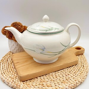 Vintage Sadler England teapot with calla lily motif, English porcelain with lid, white floral teapot collection