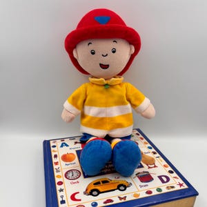 Vintage brandman Caillou plyschleksak, 14 tum, mjuk docka, röd, gul, blå, present, samlarobjekt