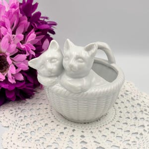 White ceramic cat candy dish, vintage cat basket, decorative trinket tray, feline jewelry holder, small planter