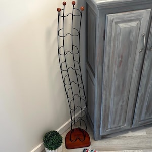 Estante para CD vintage de metal negro extra alto con base de madera, columna de almacenamiento de CD de diseño moderno, atril independiente