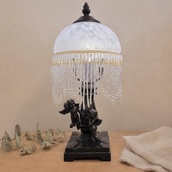 Lampe de table chérubins vintage, lampe ange, abat-jour en verre givré, lampe boudoir à perles, décor victorien romantique