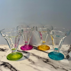 Set of 4 Vintage Retro Ice Cream Dessert Cups, Clear Glass with Colored Base (Pink, Blue, Yellow, Green)