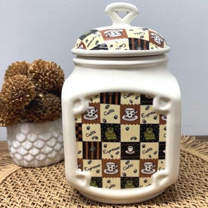 Peut inclure: Panneau en bois rustique avec l'inscription "Welcome to our home" dans un style manuscrit. Le panneau présente une finition vieillie et un design simple et accueillant, idéal pour un porche ou une entrée.