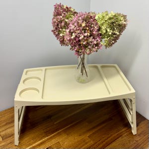 Hopfällbart sängbord i retrostil från 70-talet | Frukostbricka för säng eller soffa | Praktiskt litet vintage sidobord