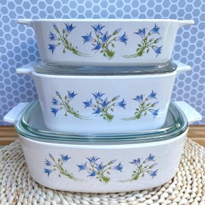 Conjunto vintage Corning Ware Blue Dusk Floral, 3 travessas Pyrex com tampas, coleção de utensílios de cozinha retrô